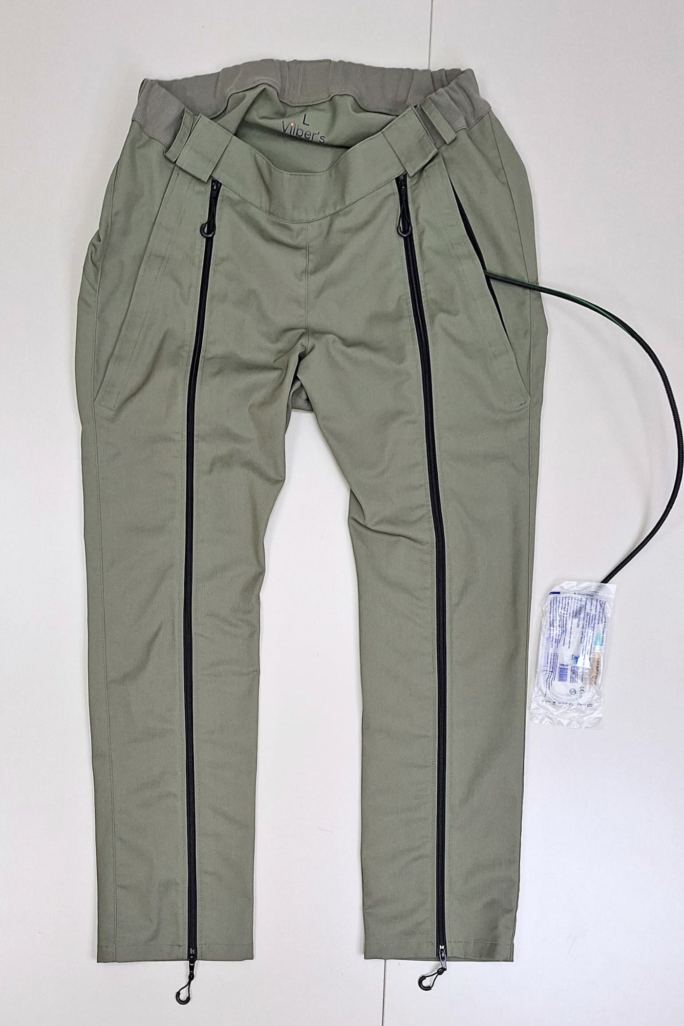 Men's wheelchair adaptive trousers for assisted dressing