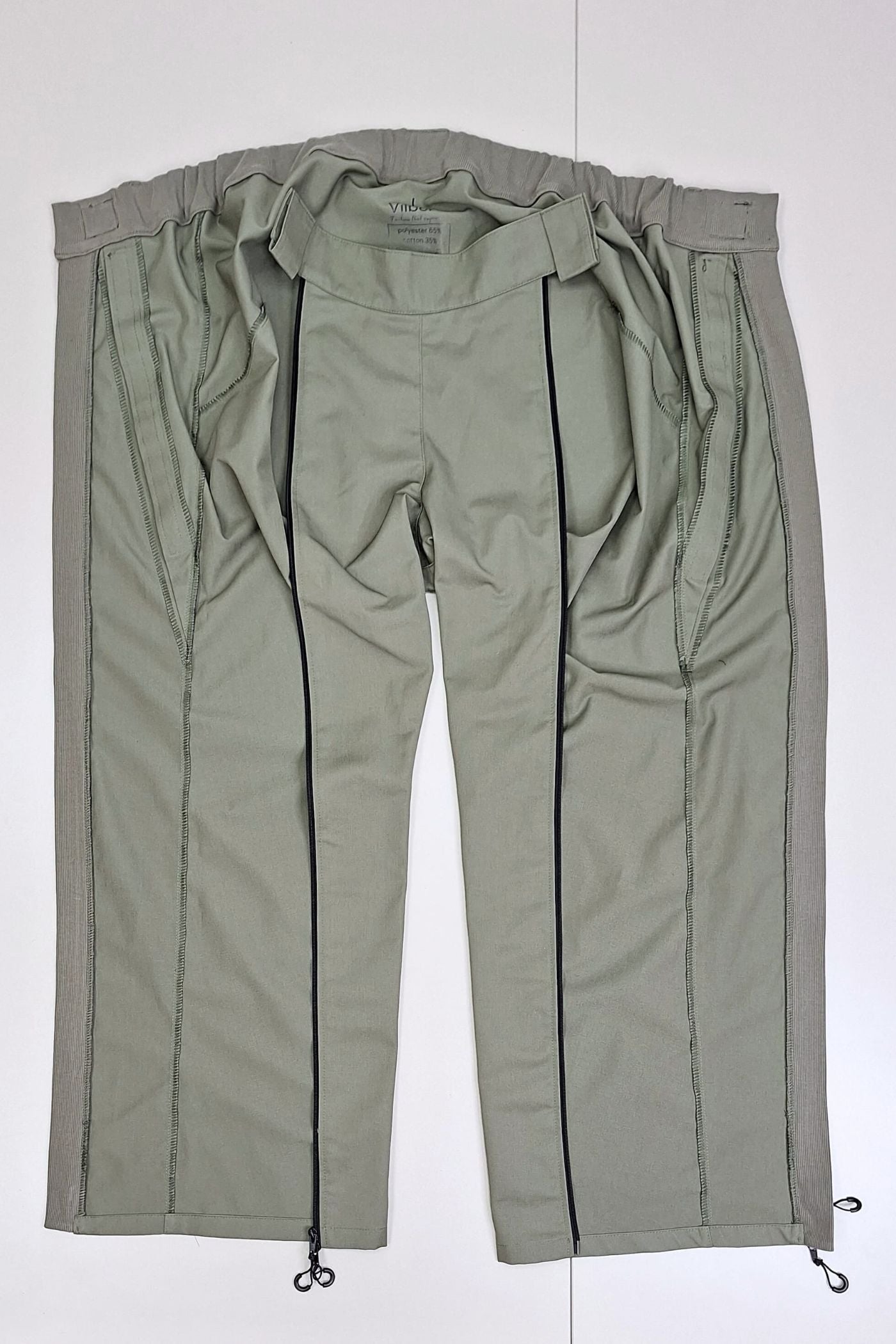 Men's wheelchair adaptive trousers for assisted dressing