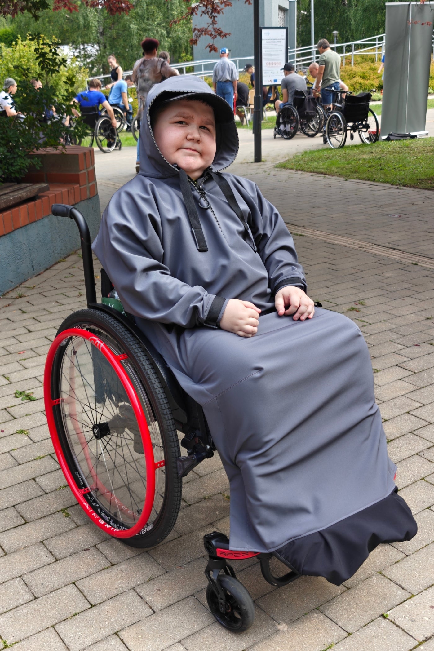 Kids' wheelchair adaptive breathable prolonged raincoat