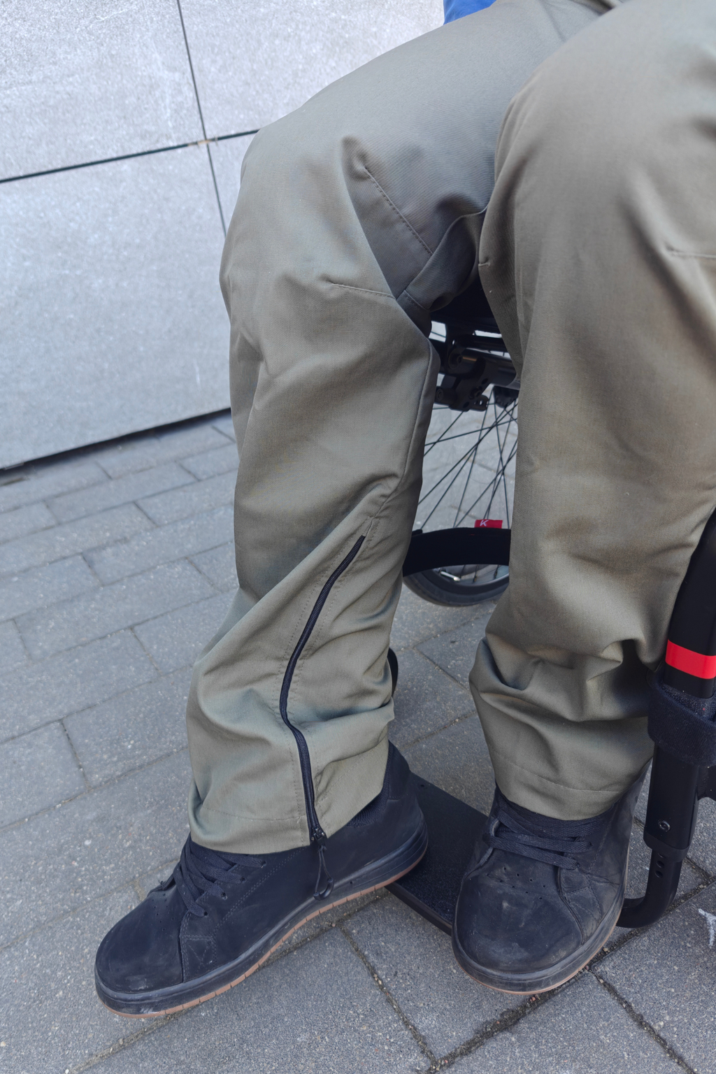 Men's wheelchair adaptive high functionality trousers