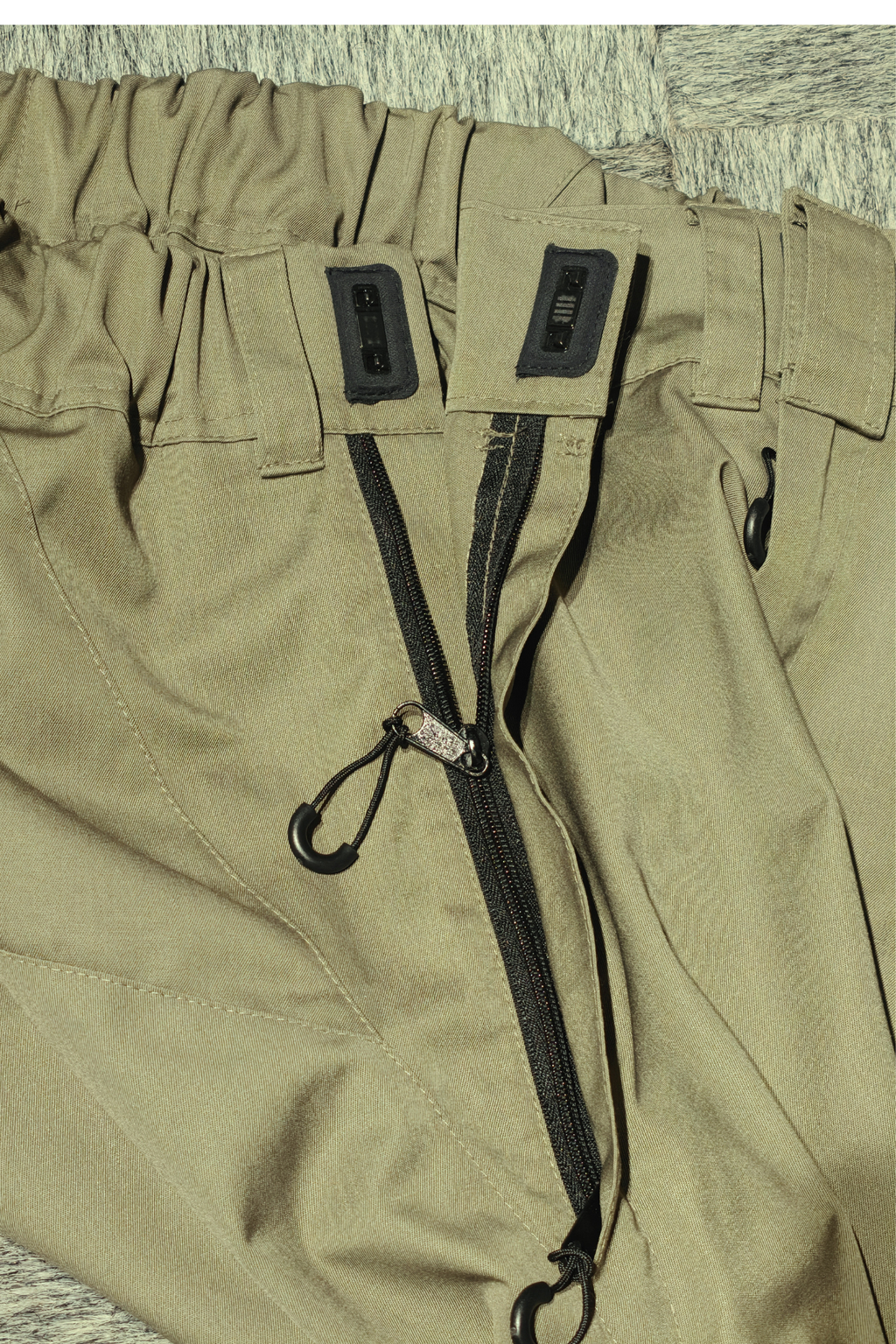 Men's wheelchair adaptive high functionality trousers