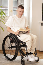 Heren premium adaptive joggingbroek voor rolstoelgebruikers met voorkant die omlaag kan