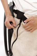 Heren premium adaptive joggingbroek voor rolstoelgebruikers met voorkant die omlaag kan