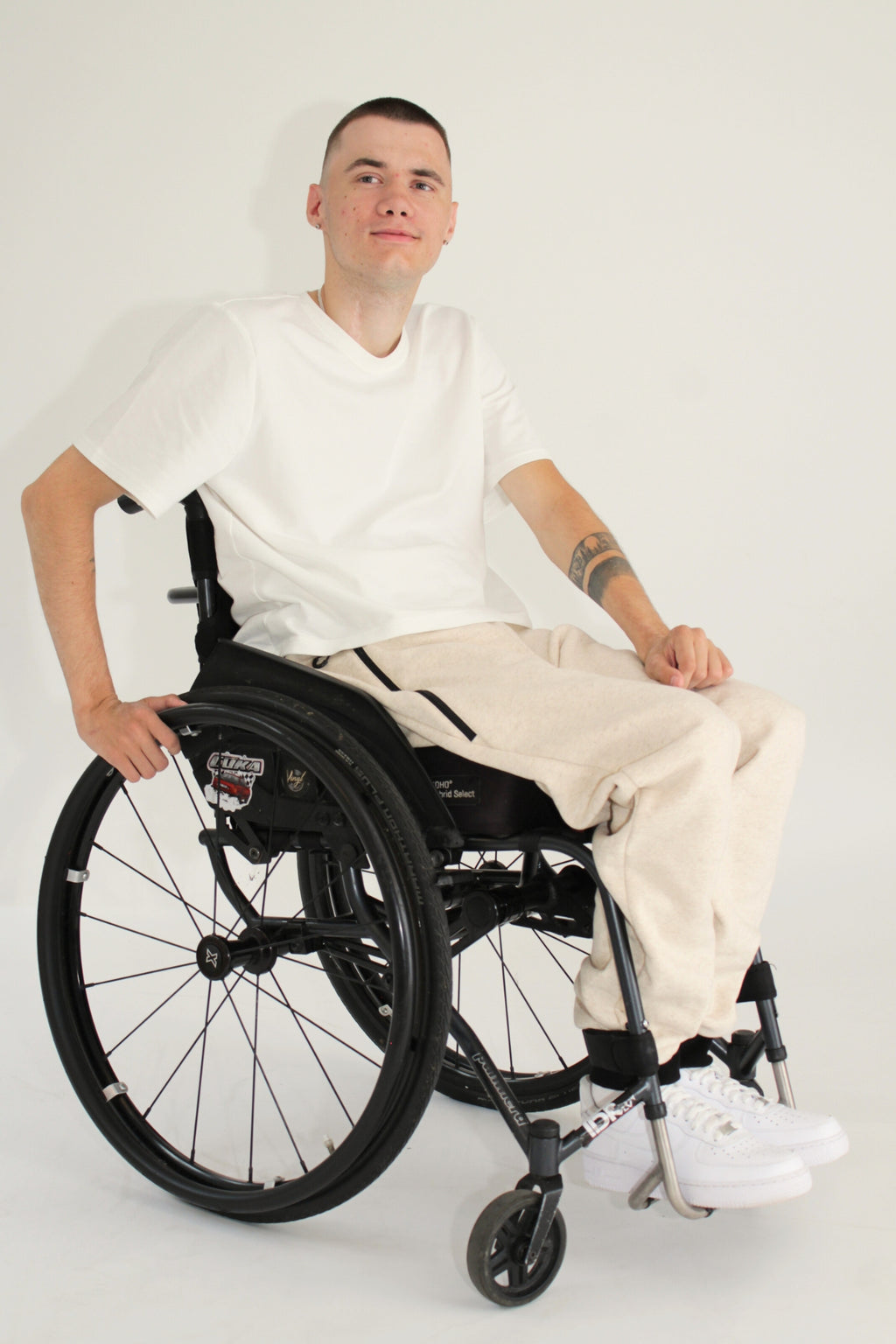 Heren premium adaptive joggingbroek voor rolstoelgebruikers met voorkant die omlaag kan