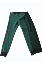 Broek voor kinderen die hulp nodig hebben bij het aankleden
