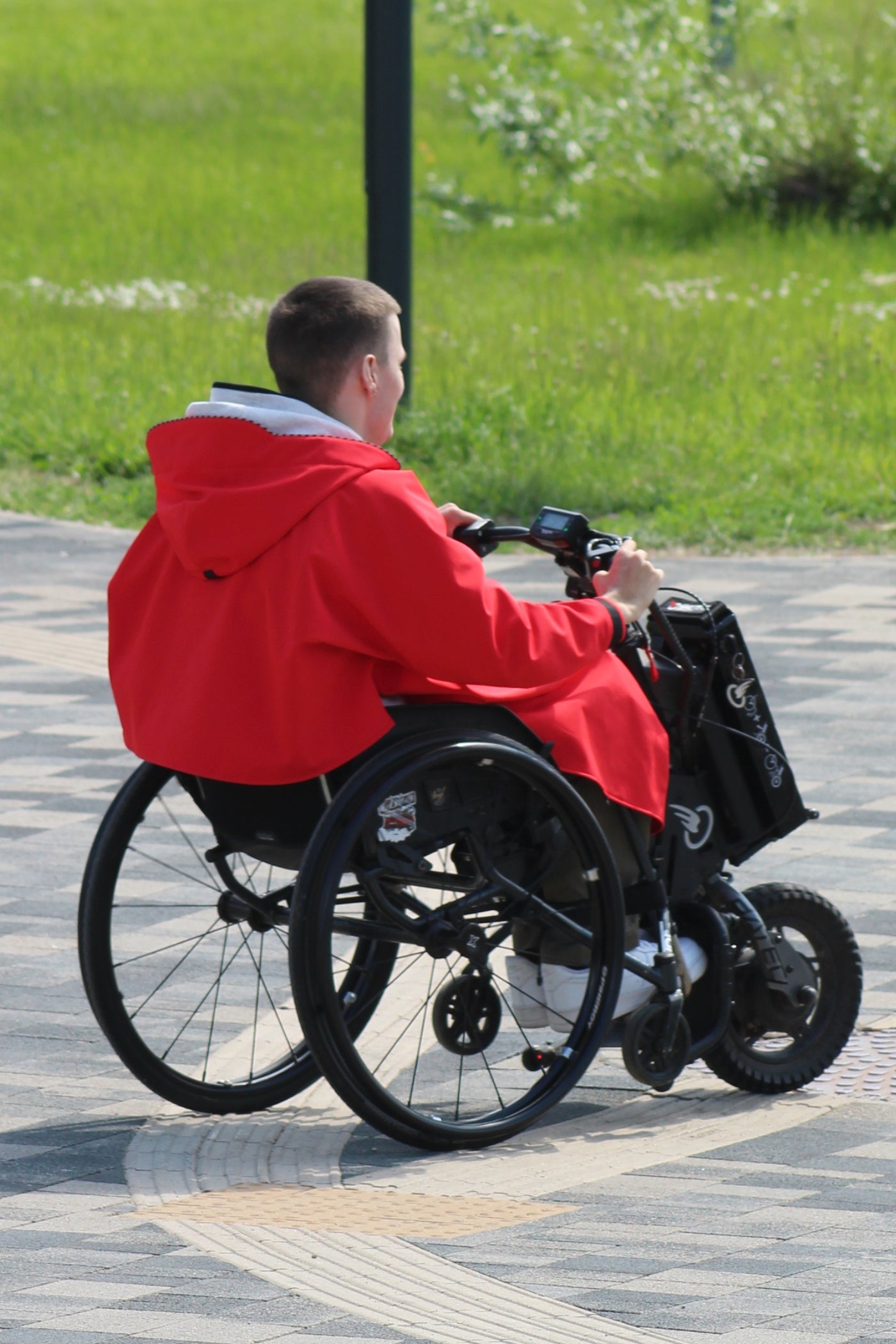 Wheelchair adaptive breathable raincoat