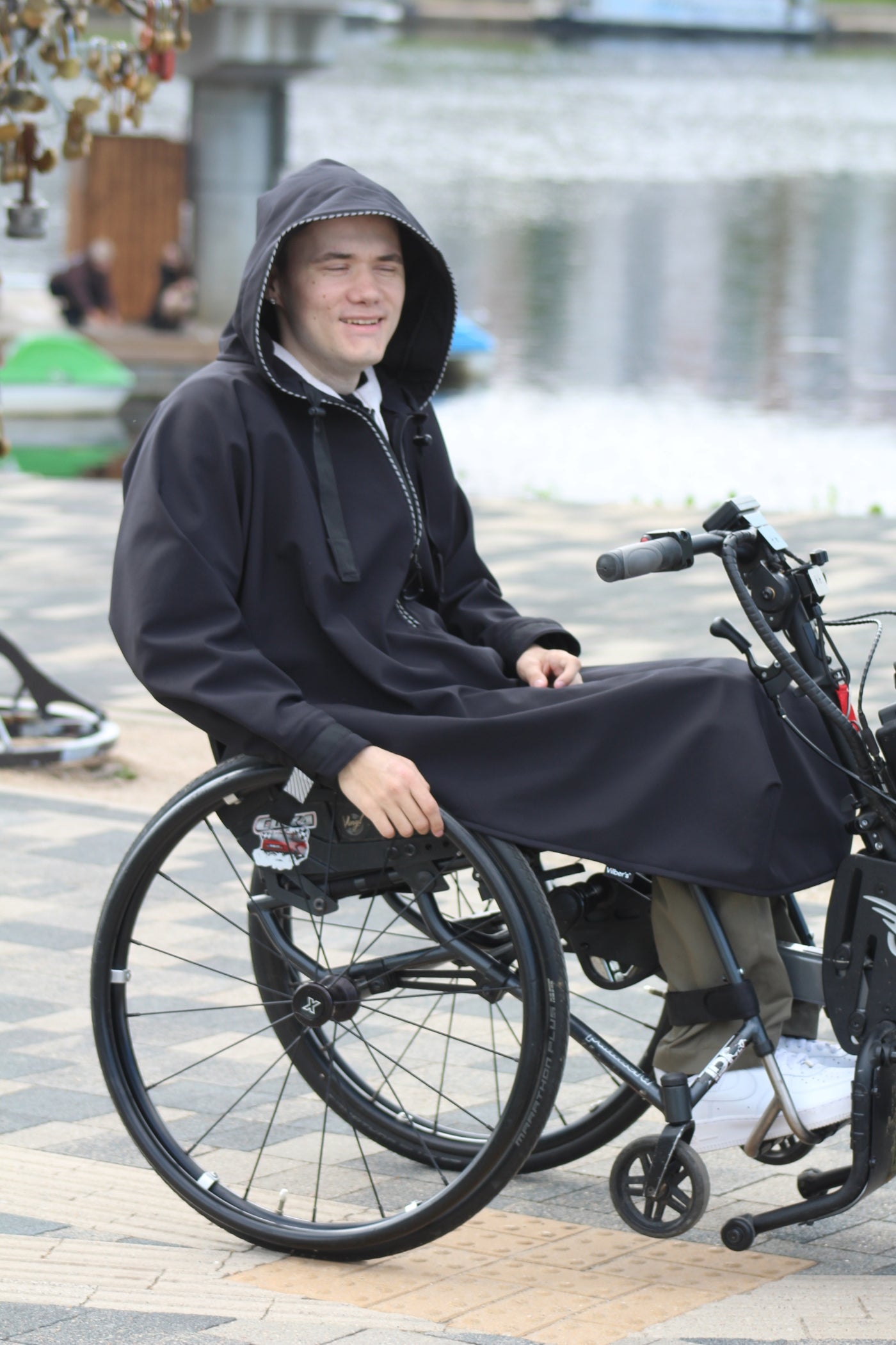 Wheelchair adaptive breathable raincoat