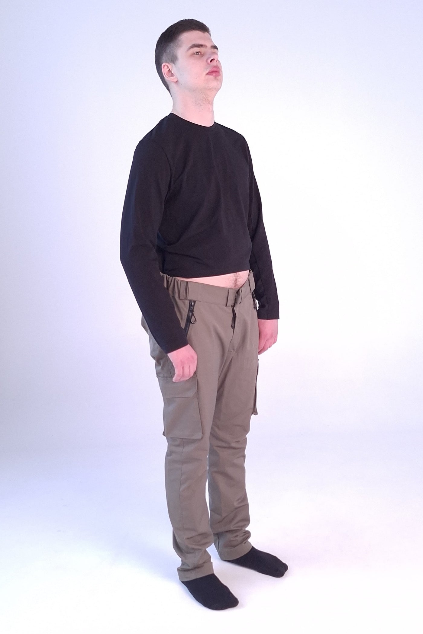 Men's cargo pants with side pockets, wheelchair adapted, army green